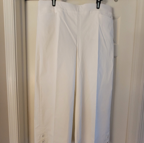 NWT Chico's So Slimming Brigitte Grommet Wide Leg Crop - Size 2.5R - Alabaster - Picture 1 of 5